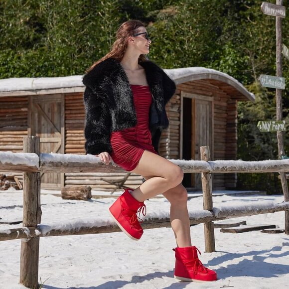 Women's Red Winter Snow Boots Anti-Slip Lace-up Ankle Booties with Lining - Picture 5 of 6